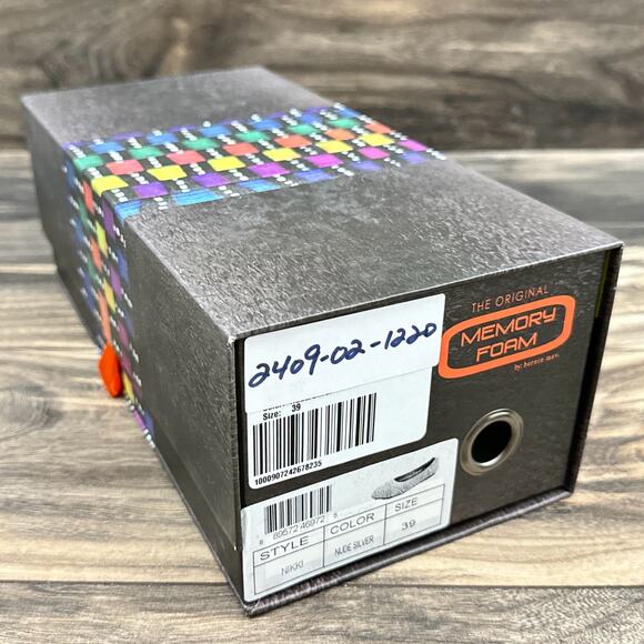 NIB Bernie Mev 39 Nikki Stretchy Knit Comfort Ballet Flats Nude Silver - Picture 9 of 10